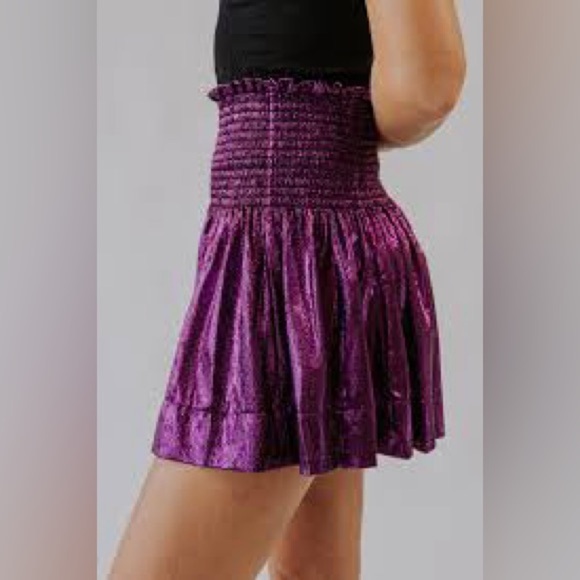 Queen of Sparkles | Hot Pink Metallic Shorts Size XS - Picture 3 of 10